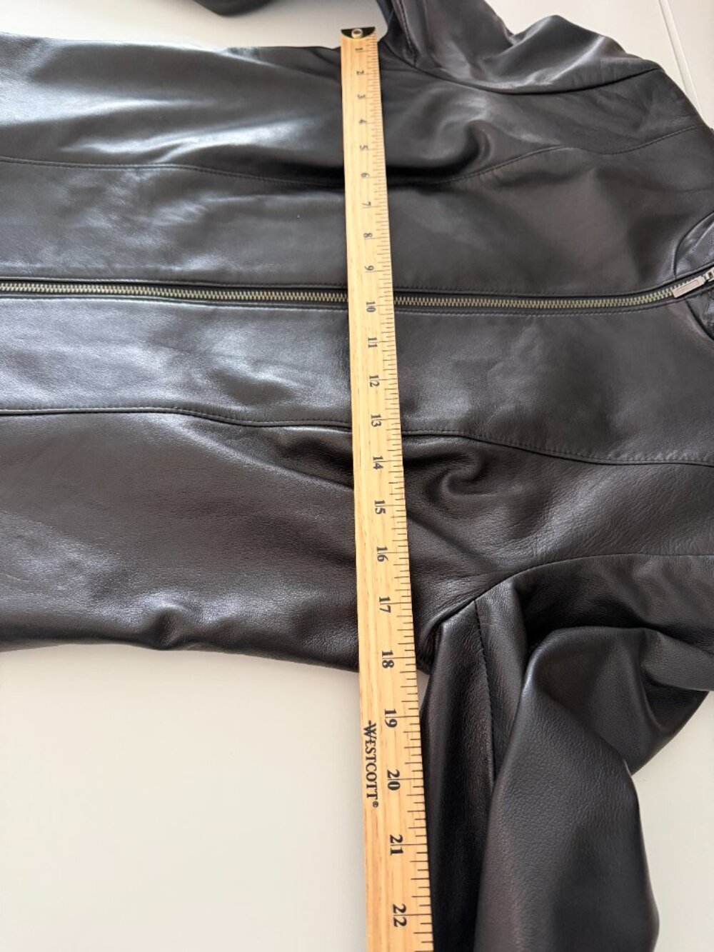 Danier Black Italian Leather Jacket- Made in Canada - Picture 7 of 12